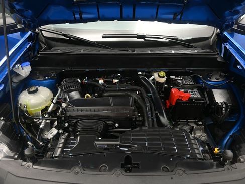 Used 2025 Ford Maverick XL w/ Equipment Group 102A AWD/4WD image 9