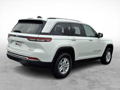 Certified 2023 Jeep Grand Cherokee Laredo image 5