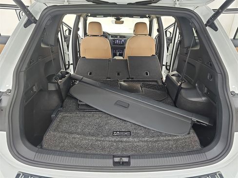 Used 2022 Volkswagen Tiguan SE R-Line image 16