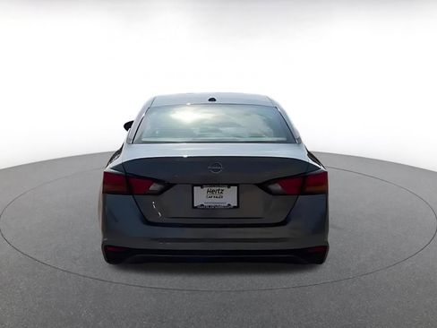 Used 2025 Nissan Altima 2.5 SV FWD image 12