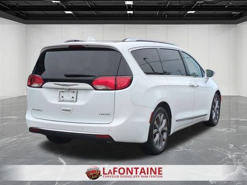 Used 2020 Chrysler Pacifica Limited w/ Tire & Wheel Group FWD image 5