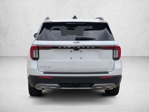 New 2026 Ford Explorer Active RWD image 8