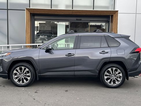 Used 2023 Toyota RAV4 XLE Premium image 5