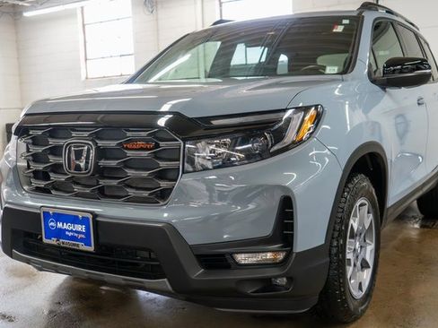 Used 2023 Honda Passport TrailSport image 2