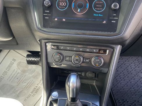 Used 2020 Volkswagen Tiguan SE w/ Panoramic Sunroof Package FWD image 26