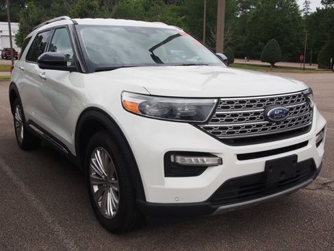 Certified 2023 Ford Explorer Limited w/ Hybrid Equipment Group 310A AWD/4WD image 2