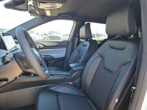 New 2026 Jeep Compass Latitude image 12