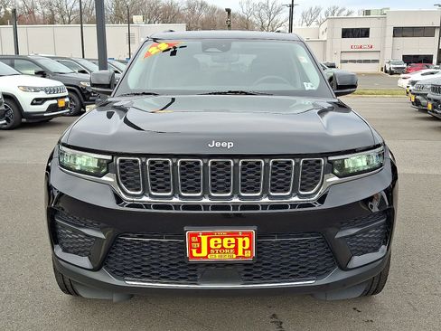 Certified 2023 Jeep Grand Cherokee Laredo w/ Luxury Tech Group I image 2