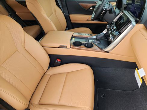 New 2026 Lexus LX 700h Luxury w/ Appearance Package AWD/4WD image 6