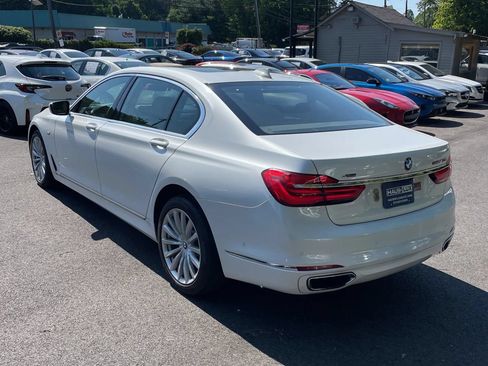 Used 2017 BMW 750i xDrive AWD/4WD image 2