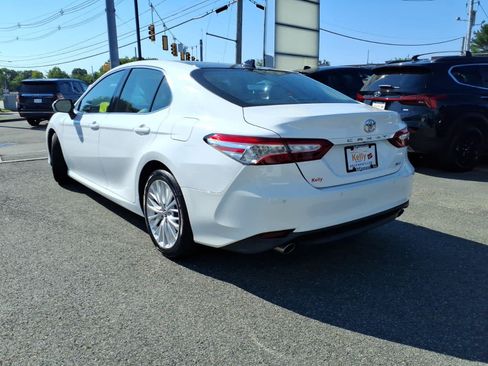 Used 2018 Toyota Camry XLE FWD image 7