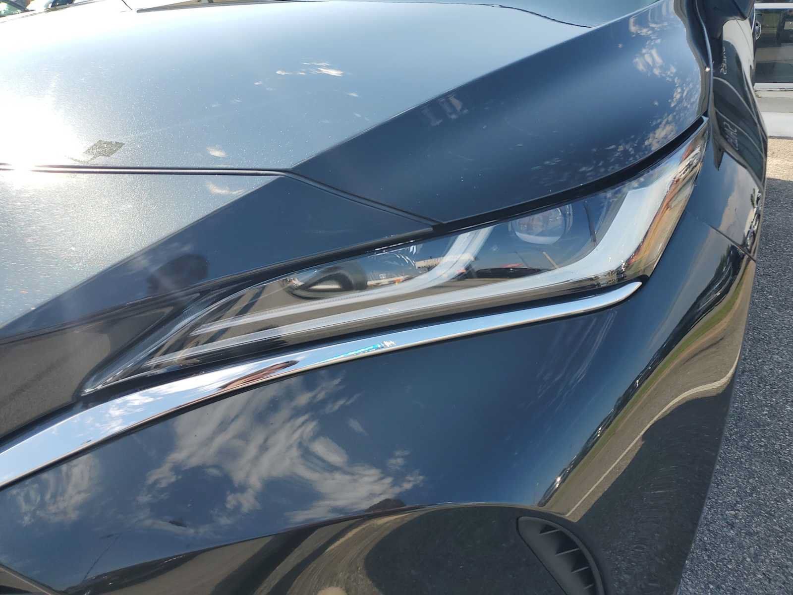Used 2022 Toyota Venza Limited AWD/4WD image 12