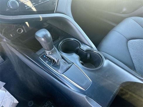 Certified 2018 Toyota Camry LE image 28