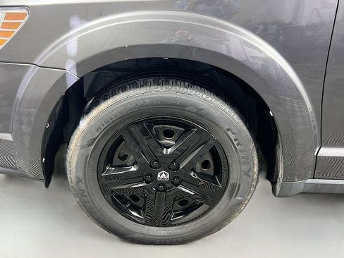 Used 2018 Dodge Journey SE image 13