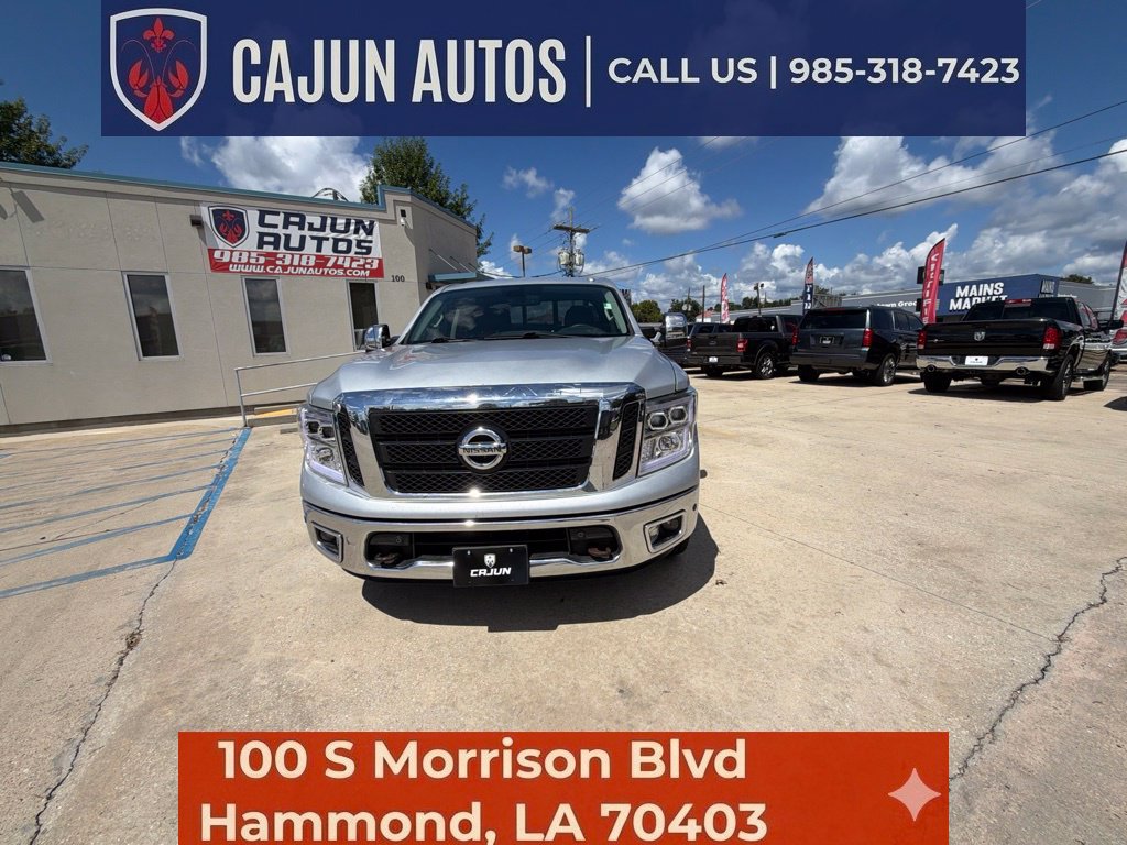 Used 2017 Nissan Titan SL w/ SL Towing Convenience Package RWD image 4
