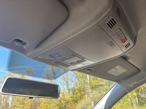 Used 2022 Volkswagen Tiguan S image 18