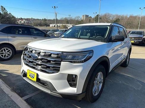 New 2026 Ford Explorer Active w/ Active Comfort Package image 2