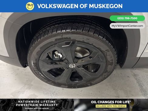 New 2026 Volkswagen Taos SEL image 9