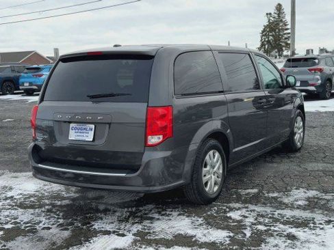 Used 2020 Dodge Grand Caravan SE w/ UConnect Hands-Free Group image 8