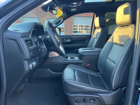 Used 2024 GMC Yukon XL SLT w/ SLT Premium Package image 13