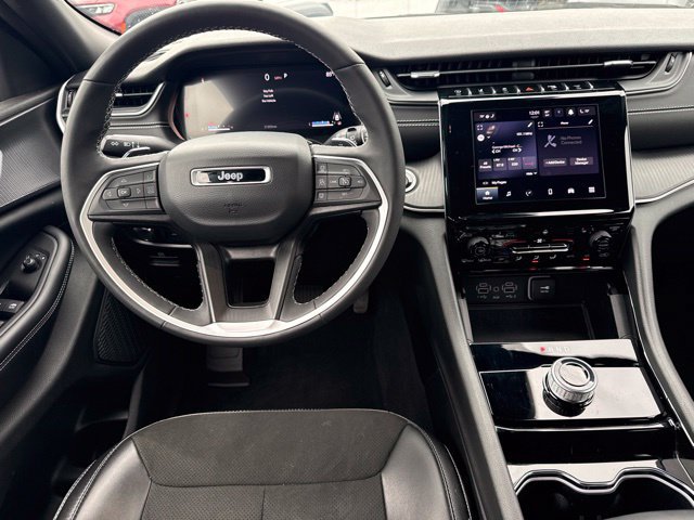 Used 2023 Jeep Grand Cherokee Altitude AWD/4WD image 21