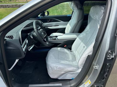 New 2025 Cadillac Lyriq Luxury image 8