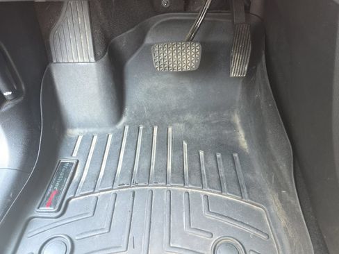 Used 2019 Buick Envision Essence FWD image 17