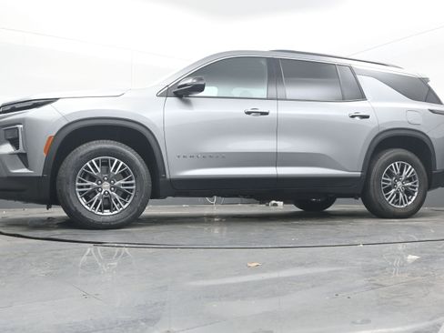 Used 2025 Chevrolet Traverse LT image 26