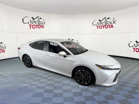 Used 2025 Toyota Camry XLE FWD image 2