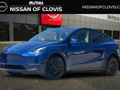 Used 2024 Tesla Model Y Long Range AWD/4WD image 1