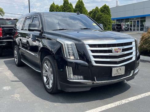 Used 2020 Cadillac Escalade ESV Luxury AWD/4WD image 2