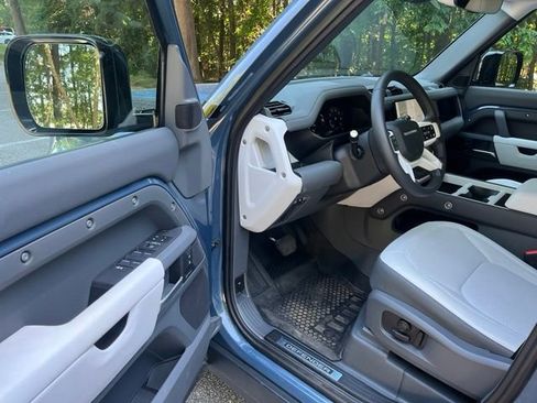 Certified 2025 Land Rover Defender 110 S AWD/4WD image 4