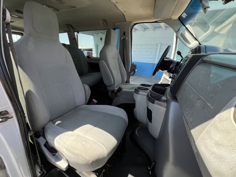 Used 2011 Ford E-150 and Econoline 150 Wagon w/ Interior Upgrade Pkg RWD image 15