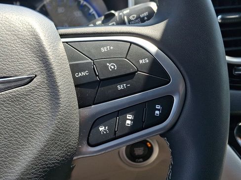 Certified 2023 Chrysler Pacifica Touring-L FWD image 22