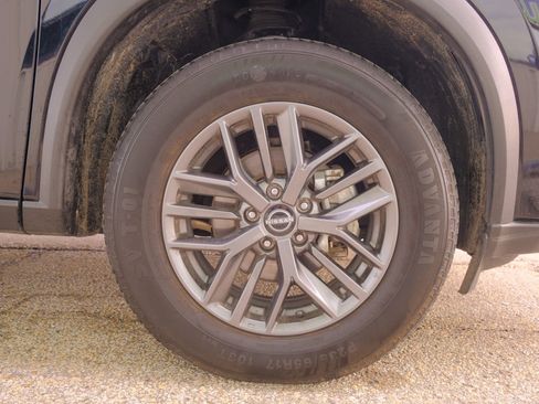 Used 2024 Nissan Rogue S image 47