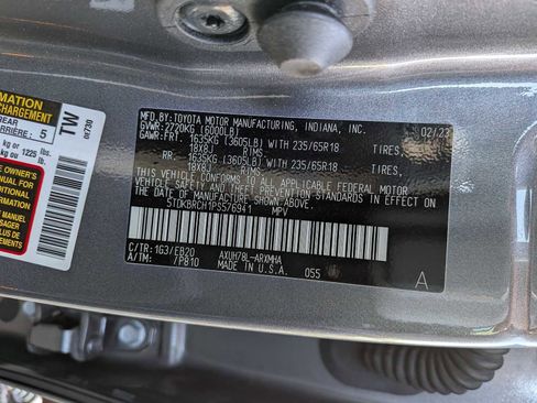 Used 2023 Toyota Highlander XLE image 37