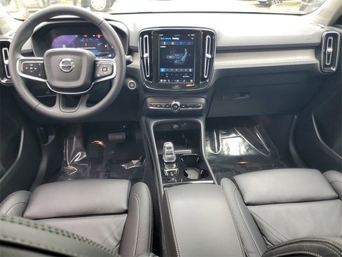 Certified 2023 Volvo XC40 B4 Ultimate w/ Protection Package Premier image 14