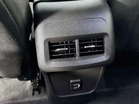 Used 2023 Chevrolet Equinox LT FWD image 26