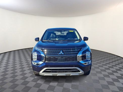 Used 2023 Mitsubishi Outlander SE image 2