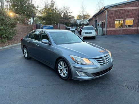 Used 2013 Hyundai Genesis 3.8 image 9