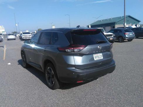 Used 2025 Nissan Rogue SV FWD image 4