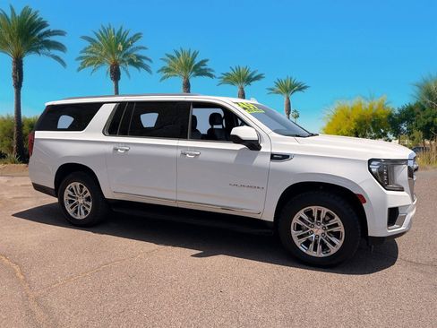 Used 2023 GMC Yukon XL SLT AWD/4WD image 7