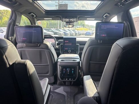 New 2026 GMC Yukon AT4 Ultimate w/ LPO, Floor Liner Package AWD/4WD image 40