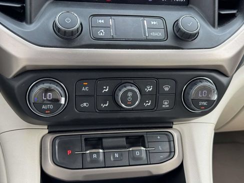Used 2023 GMC Acadia Denali w/ Denali Ultimate Package FWD image 5