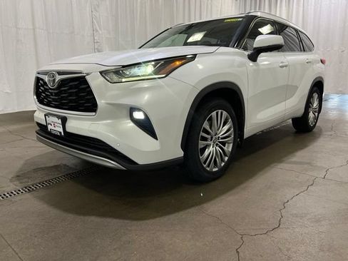 Used 2023 Toyota Highlander Platinum AWD/4WD image 27