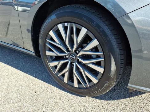 Used 2025 Nissan Altima 2.5 SV FWD image 4