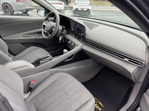 Used 2021 Hyundai Elantra SE w/ Cargo Package image 8