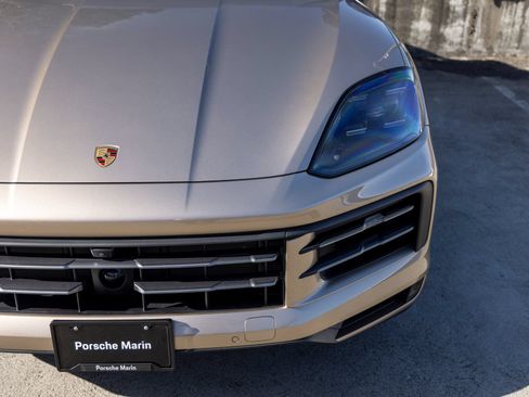 Certified 2025 Porsche Cayenne S AWD/4WD image 18