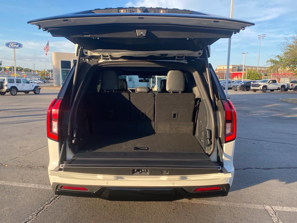 New 2027 Ford Expedition Platinum w/ Stealth Appearance Package AWD/4WD image 9