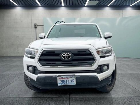 Used 2016 Toyota Tacoma SR5 w/ SR5 Appearance Package (SN) RWD image 9